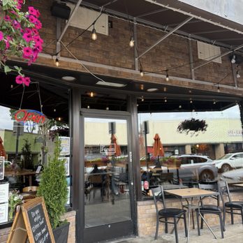 The Forum - Outside patio seating - Pubs Near Me - Puyallup, Washington