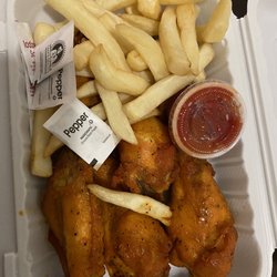 Jerusalem Guys - Golden Buffalo Wings with Fries ($10)