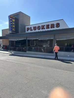 Pluckers Wing Bar by null