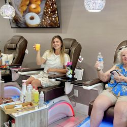 Gallery Nails & Spa - Complimentary drinks & snacks
