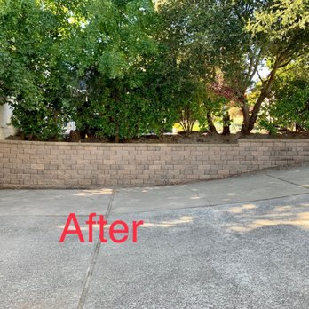 Unique Landscape Management - Retaining wall with bricks - Landscaping Near Me Unique Landscape Management - Retaining wall with bricks - Landscaping Near Me