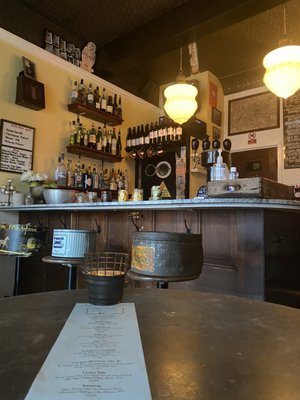 Daphnes Bar by null