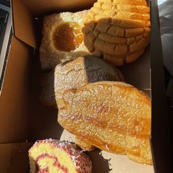 Super Carniceria La Pradera Ranch - Great Carnicería y panaderia.  The meat and cooked food are fresh. The pan was delicious.  Will definitely go back.