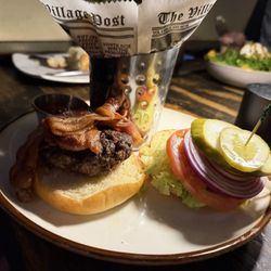 Galo Tavern 18 - Tavern Burger