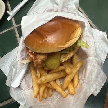 Grins Restaurant - Buffalo chicken - American Near Me - San Marcos, Texas