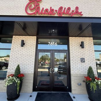 Chick-fil-A - New exterior post remodel - Fast Food Near Me - North Charleston, South Carolina