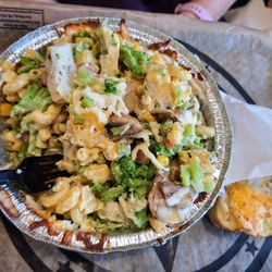 Roni's Mac Bar - Chicken bowl.