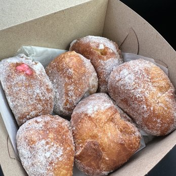 Leonard's Bakery - Bakeries Near Me - Honolulu, Hawaii