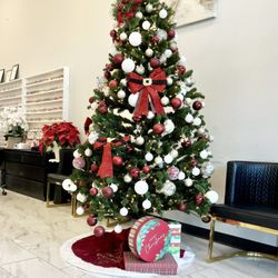 K Nails & Spa - Decorations for the Holidays