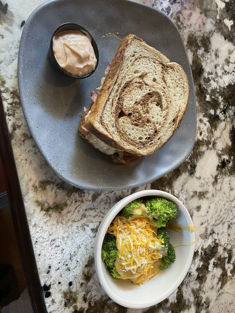 KREIMER’S BIER HAUS Updated August 2024 229 Photos & 252 Reviews