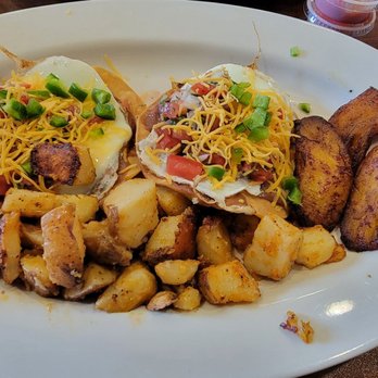 Francesca's On Pawtucket - Motulena - American Near Me - Pawtucket, Rhode Island
