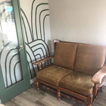 Clieu Coffee - Cute couch - Coffee & Tea Near Me - Grapevine, Texas