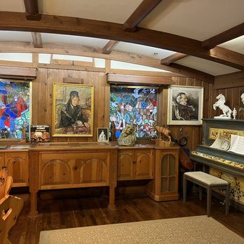 Boehm's Candies & Chocolates - Lovely living room with great taste in music and arts - Candy Stores Near Me - Issaquah, Washington