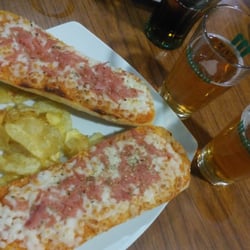 La Abadia - Caña + tapa 1.6€!!!! Formas de cenar barato y bien!! Recomiendo el bocapizza como tapa!