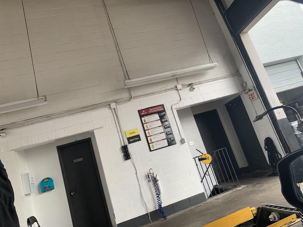 JIFFY LUBE Updated June 2024 21095 Ringwell Dr, Newmarket, Ontario Oil Change Stations