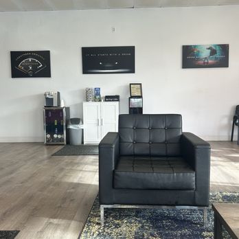 SDS Automotive - Lobby Waiting Area - Oil Change Stations Near Me - Sacramento, California SDS Automotive - Lobby Waiting Area - Oil Change Stations Near Me - Sacramento, California