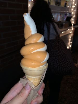Little Gordo Creemee Stand by null