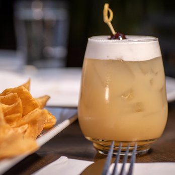 Logan 11 Bar and Kitchen - L11 Whiskey Sour - Bars Near Me - Chicago, Illinois