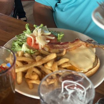 Restaurant 604 - Chicken Sandwich - Breakfast & Brunch Near Me - Honolulu, Hawaii