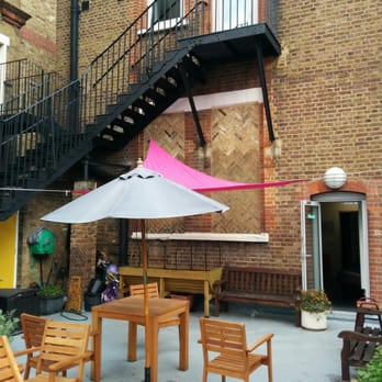 Central Street Café - Cafes Near Me - London, XGL