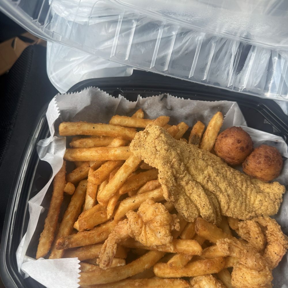 Jimmy Joe’s - Lunch fish and Combo Shrimp & Catfish - Seafood Near Me - Lake Jackson, Texas