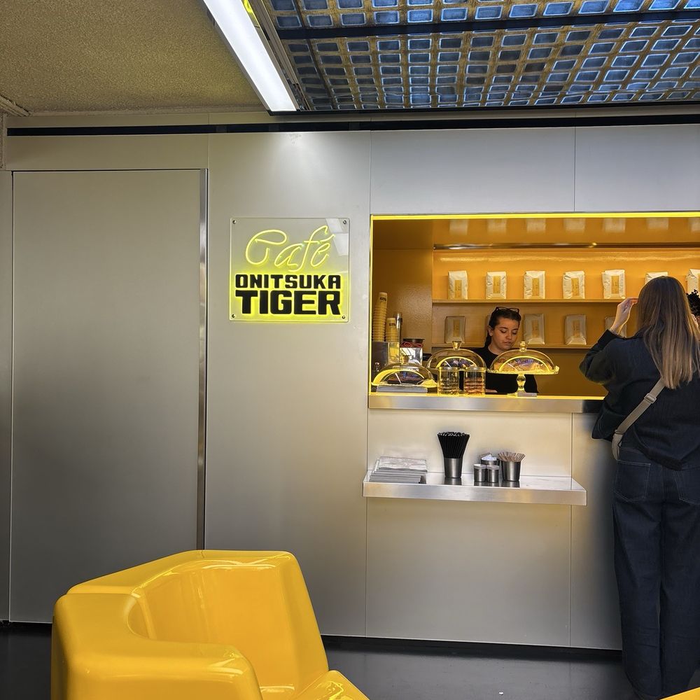 Onitsuka Tiger - Cafe - Shoe Stores Near Me - Paris, 75