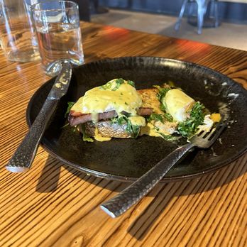 Cabin Juice Elevated Eatery & Bar - Eggs Benedict - Breakfast & Brunch Near Me - Breckenridge, Colorado