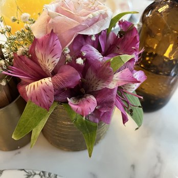 Little Hen - Fresh flowers - Breakfast & Brunch Near Me - Miami, Florida Little Hen - Fresh flowers - Breakfast & Brunch Near Me - Miami, Florida