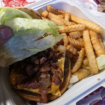Ranch Coffee Chuck Wagon - Chopped Bacon ,lettuce,  tomato Chopped onions, cheese, thousand island spread. Toasted sesame bun. Patty was fair sized too. - Food Trucks Near Me - Stockton, California