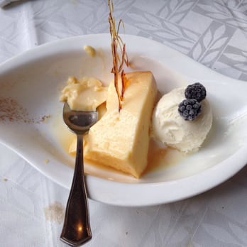 Roch - Fantástico flan hecho por Xavi y helado - Hotels Near Me - Altron, C