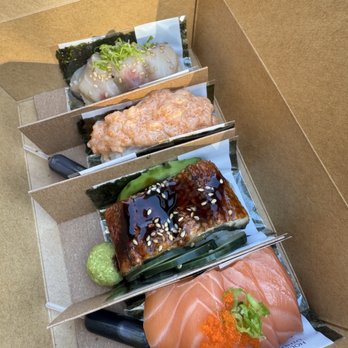 Raw N Dash - Hand roll box for 4 (Hamachi, spicy bay scallop, eel with avocado, and salmon) - Poke Near Me - Diamond Bar, California