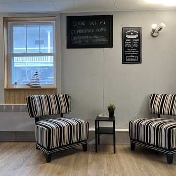Le Caf’ Micro-boulangerie - ws two chairs and a table - Bakeries Near Me - Saint-Jean-de-Dieu, Quebec Le Caf’ Micro-boulangerie - ws two chairs and a table - Bakeries Near Me - Saint-Jean-de-Dieu, Quebec