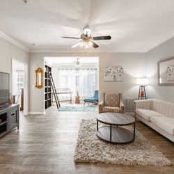 Preston Run Apartments - Living Room