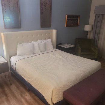 Rocklin Park Hotel - Deluxe King bedroom - Hotels Near Me - Rocklin, California Rocklin Park Hotel - Deluxe King bedroom - Hotels Near Me - Rocklin, California