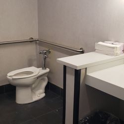DSW Designer Shoe Warehouse - Super clean restroom!