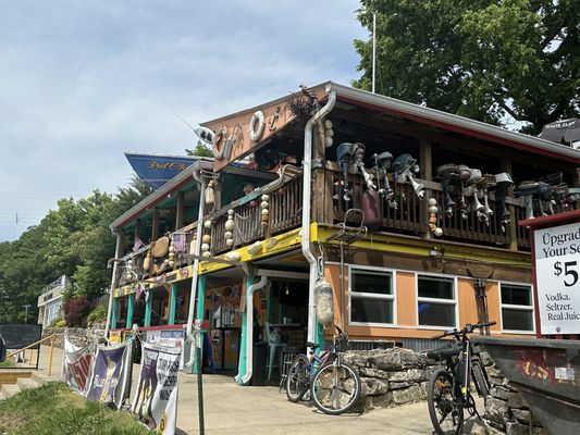 3RD CHUTE BAR & GRILL - Updated July 2024 - 49 Photos & 38 Reviews ...