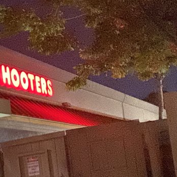 Hooters - Chicken Wings Near Me - Boca Raton, Florida Hooters - Chicken Wings Near Me - Boca Raton, Florida