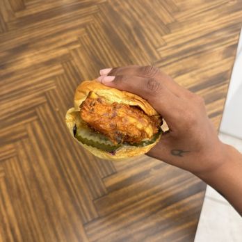 Dave's Hot Chicken - Dave's Slider - Chicken Shop Near Me - Gainesville, Florida