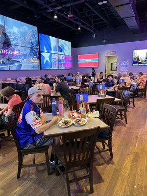 Pluckers Wing Bar by null