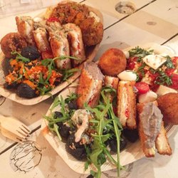 Tonton Luigi - pizza explosée, arrancini, roquette, mozzarella, sauce tomate