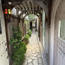 Carmel Art Tours - Cute secret passage!