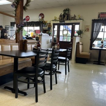 Our HomeTown Diner - the interior of the restaurant - American Near Me - Front Royal, Virginia Our HomeTown Diner - the interior of the restaurant - American Near Me - Front Royal, Virginia