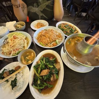 Ruen Pair - Regular Papaya Salad, chicken pad Thai with fried tofu added, pad prik king with chicken, tom yum fish, Chinese Broccoli w/ Crispy Pork - Thai Near Me - Los Angeles, California Ruen Pair - Regular Papaya Salad, chicken pad Thai with fried tofu added, pad prik king with chicken, tom yum fish, Chinese Broccoli w/ Crispy Pork - Thai Near Me - Los Angeles, California