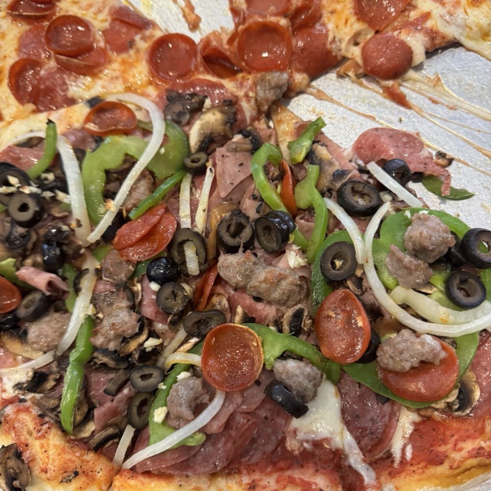 Charlew's Tap House - Half tap house combo half pepperoni - Beer Bar Near Me - Anderson, California