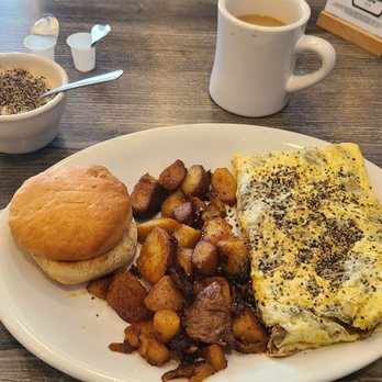 Three Little Birds Cafe - a breakfast of eggs, potatoes and a burger - Cafes Near Me - Stuart, Florida