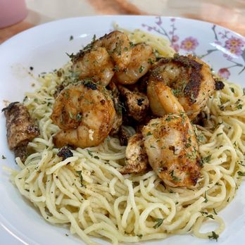 Casa De Flora Bar - Garlic Chicken and Shrimp Pasta - Coffee & Tea Near Me - Bloomfield, New Jersey