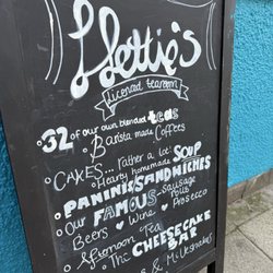 Hettie's Tearoom - Cakes...rather a lot