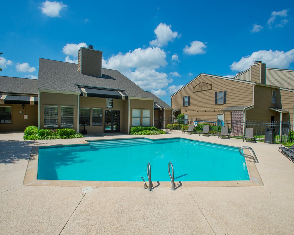 SUMMERFIELD PLACE APARTMENTS 125 Photos 11777 N Meridian Pl