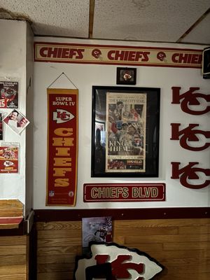 Big Charlie's Saloon by null