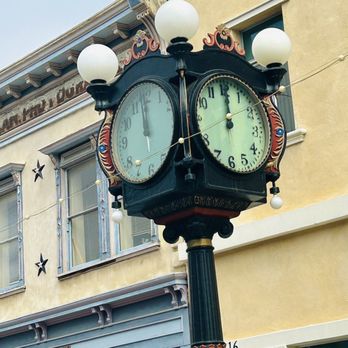 Vallejo Farmers' Market - clock on a pole - Grocery Near Me - Vallejo, California Vallejo Farmers' Market - clock on a pole - Grocery Near Me - Vallejo, California
